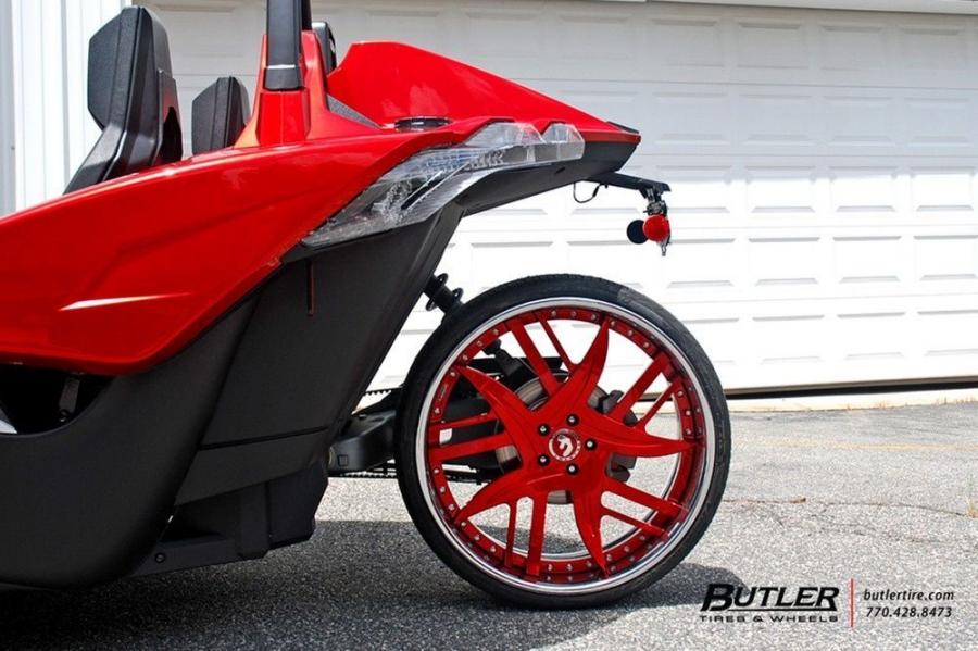 Детали экстерьера Polaris Slingshot on Forgiato Wheels 2015 года  (фото 2 из 8)